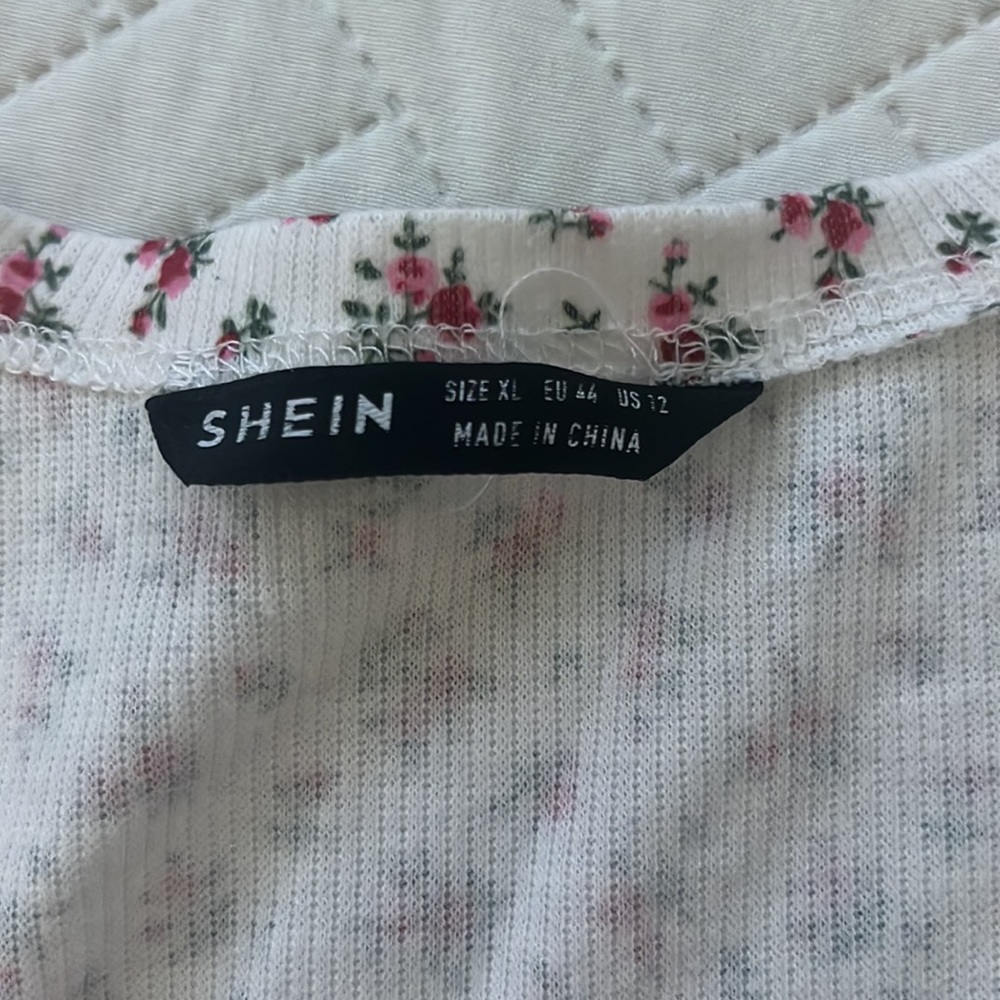 shein floral cropped tee - Picture 3 of 3